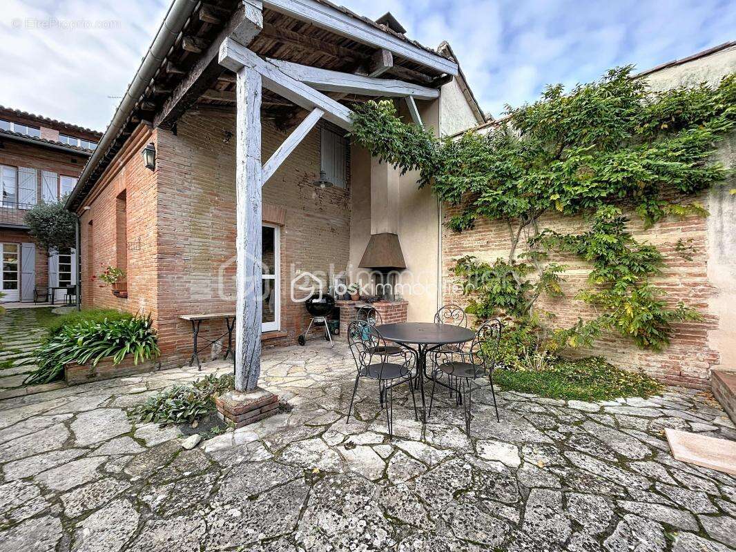 Propriété de caractère, maison 9 pièces 244 m² avec son annexe 27m² et bâtiment de 127m² - photo 7