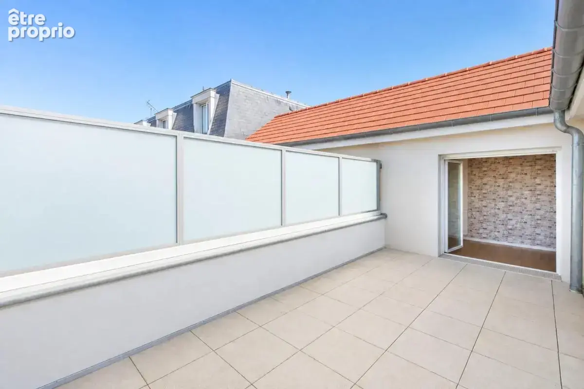 POISSY – Deux pièces au dernier étage avec grande terrasse - photo 8