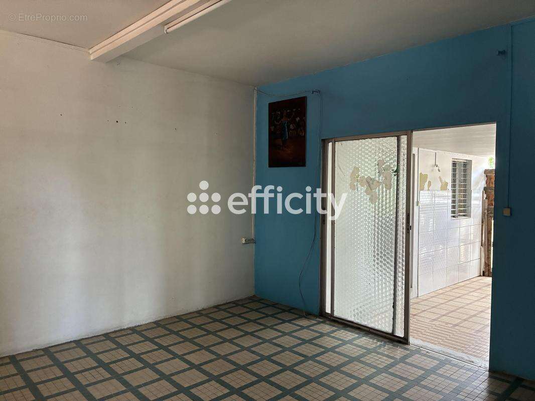 Maison 10 pièces 210 m² à vendre à Saint-Esprit (97270) - photo 7
