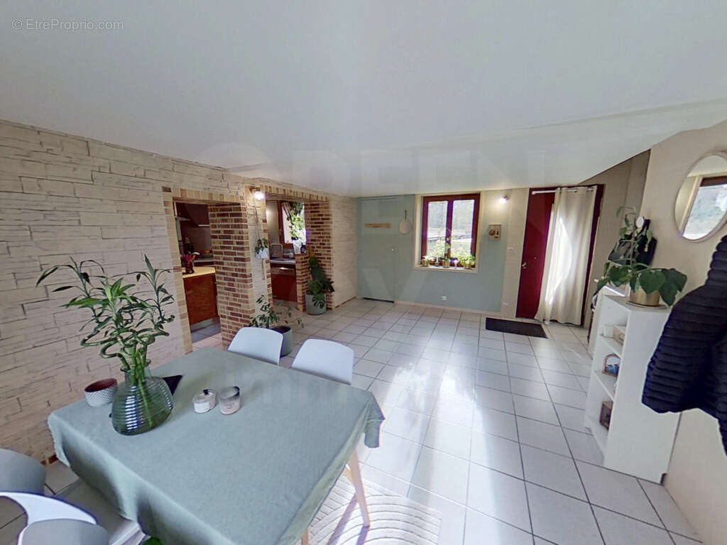 Maison à SAINT-MARTIN-DES-CHAMPS