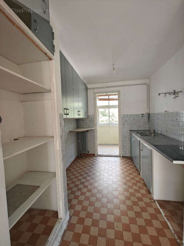 Appartement Toulon Est 4 pièces 68 m2 avec balcon, ascenseur et cave dans résidence sécurisée avec stationnement - photo 4