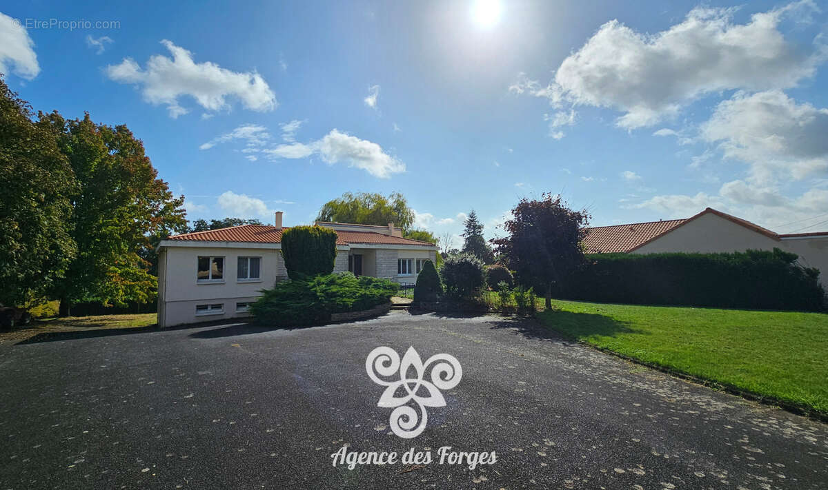 Maison à LE PUISET-DORE