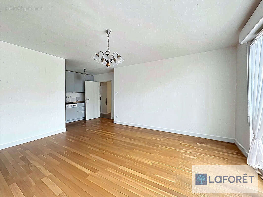 Appartement à NEAUPHLE-LE-CHATEAU