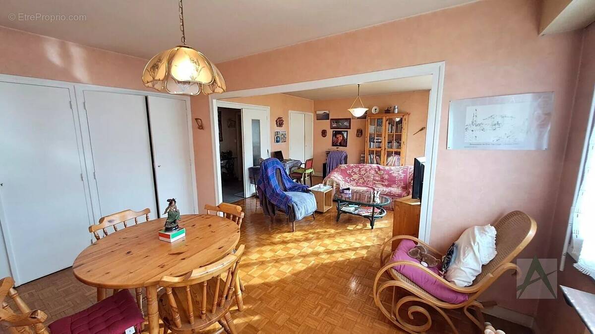 Appartement à BARBERAZ