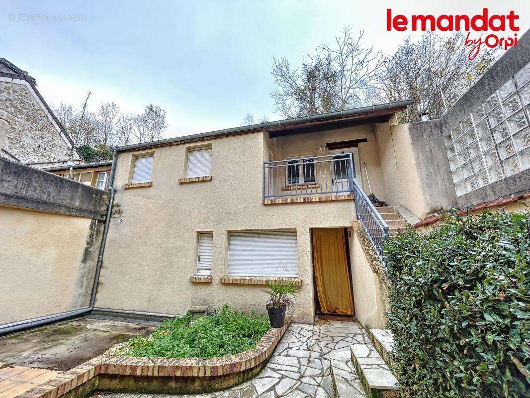 Appartement à JUZIERS