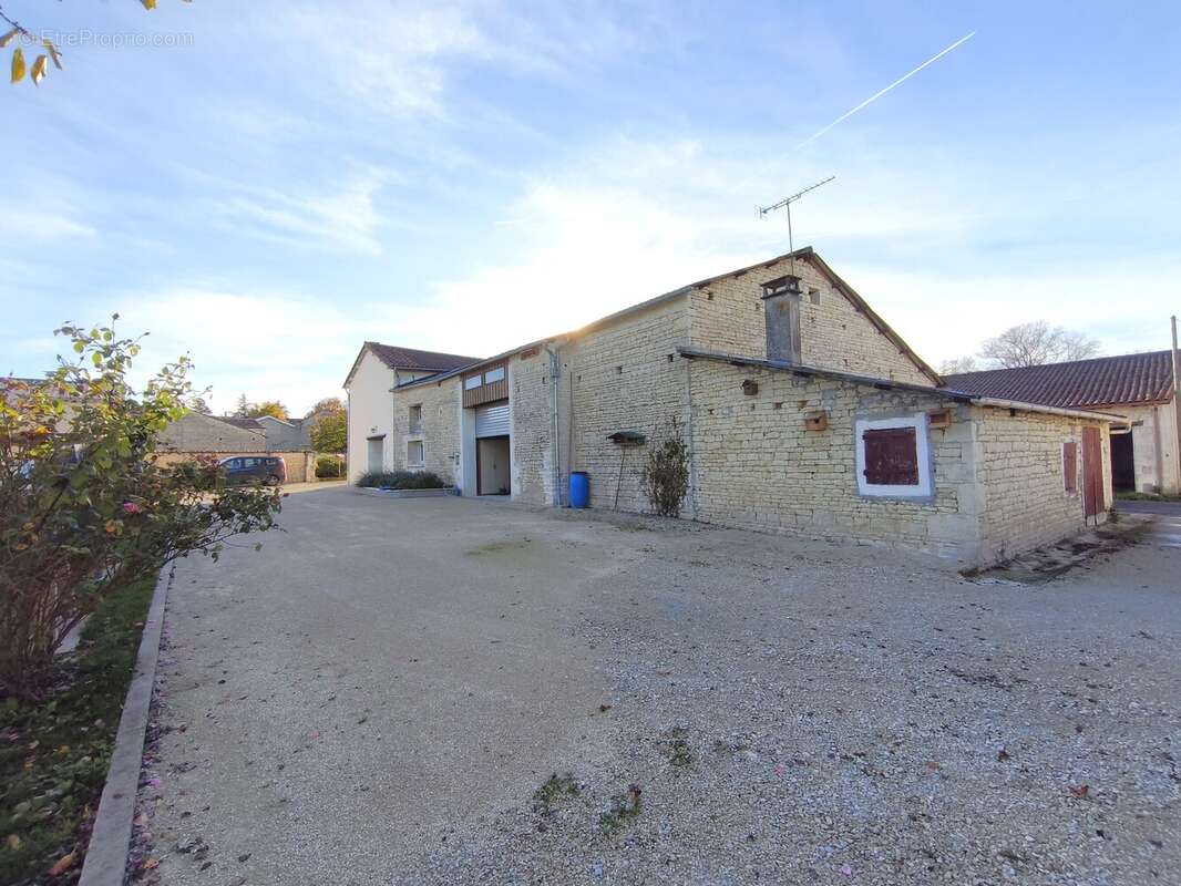Maison 120 m² à Bignac  - photo 176