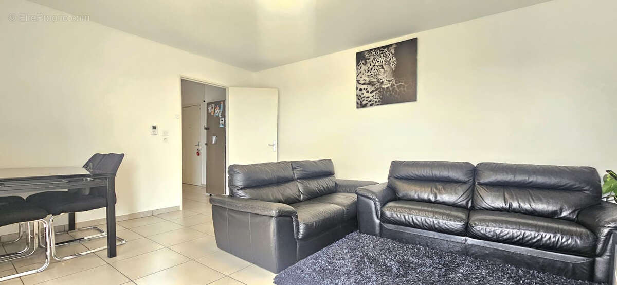 Vénissieux - Immeuble récent - Appartement 4 pièces 81 m² - photo 2