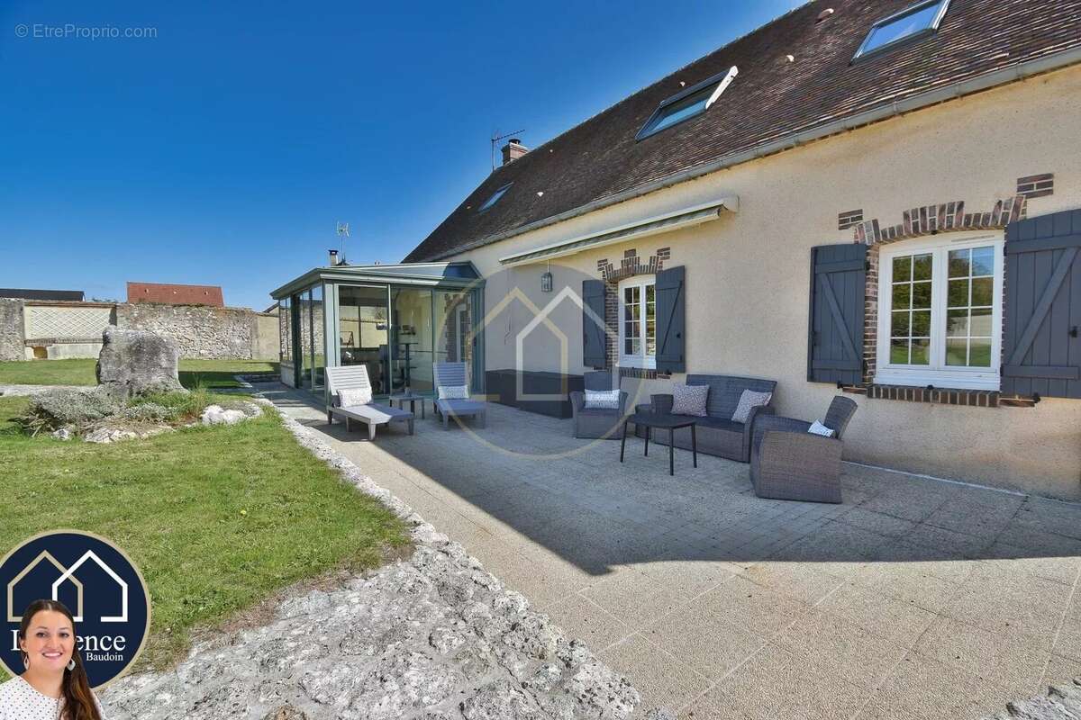 Maison à TREMBLAY-LES-VILLAGES