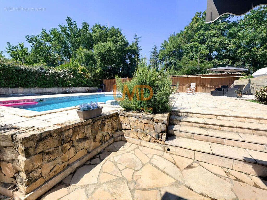 Propriété de 265 m², piscine, logements indépendants à Tourrette - photo 7