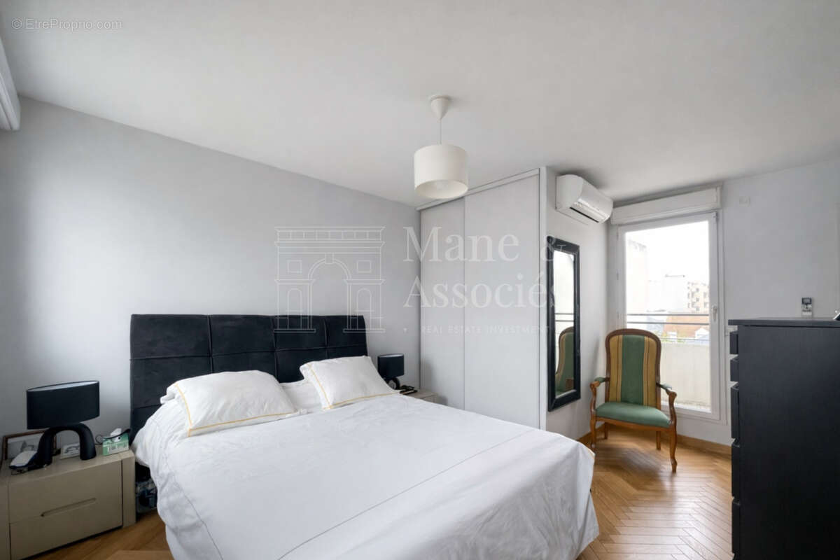 Appartement à COURBEVOIE