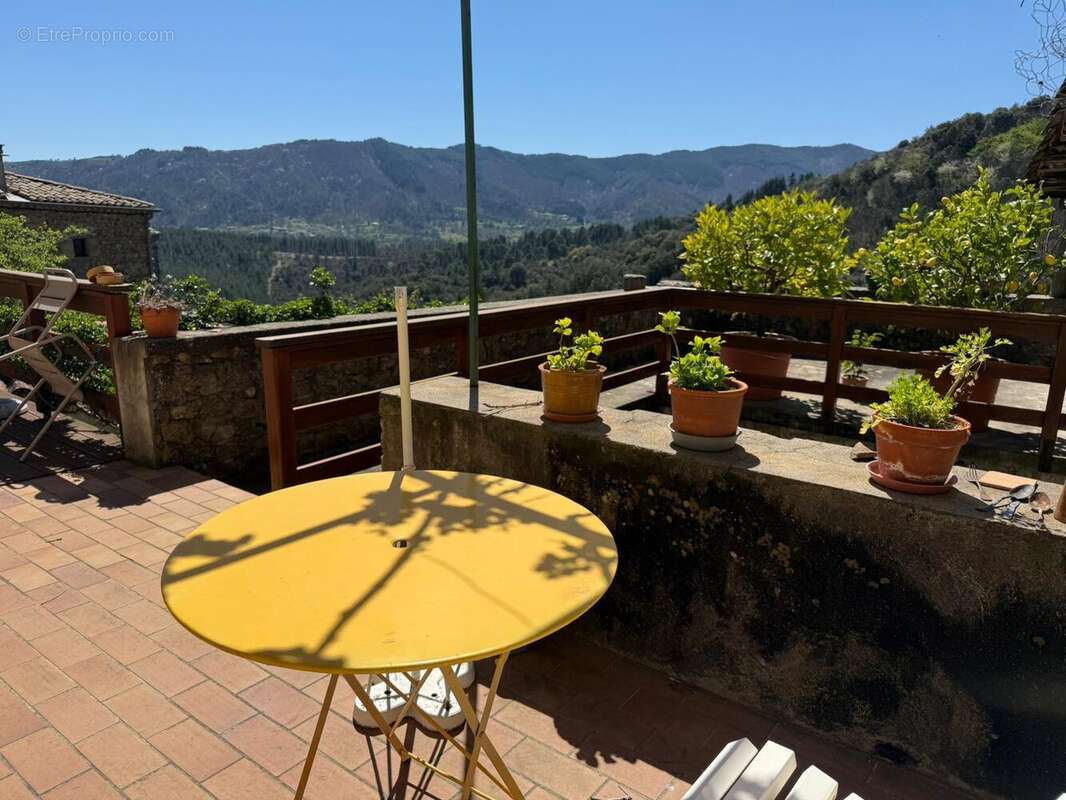   - Maison à FABRAS