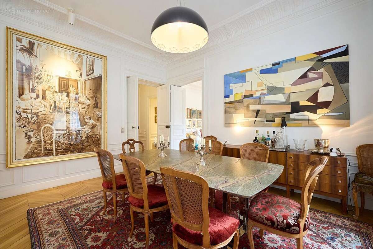 Appartement à PARIS-16E