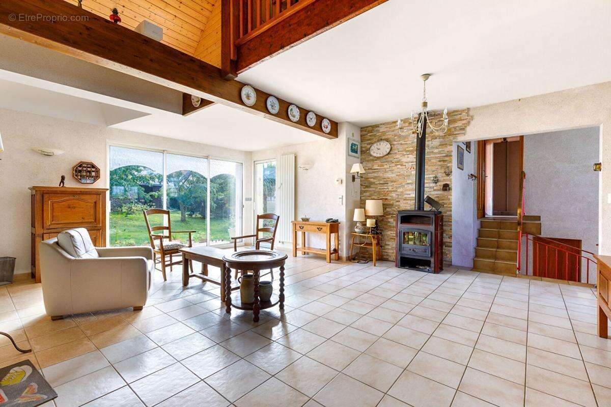 Maison 5 chambres  de 160 m² - CENTRE VILLE - photo 4