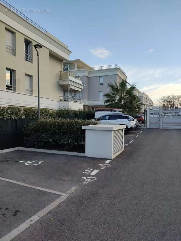 Parking à MANDELIEU-LA-NAPOULE