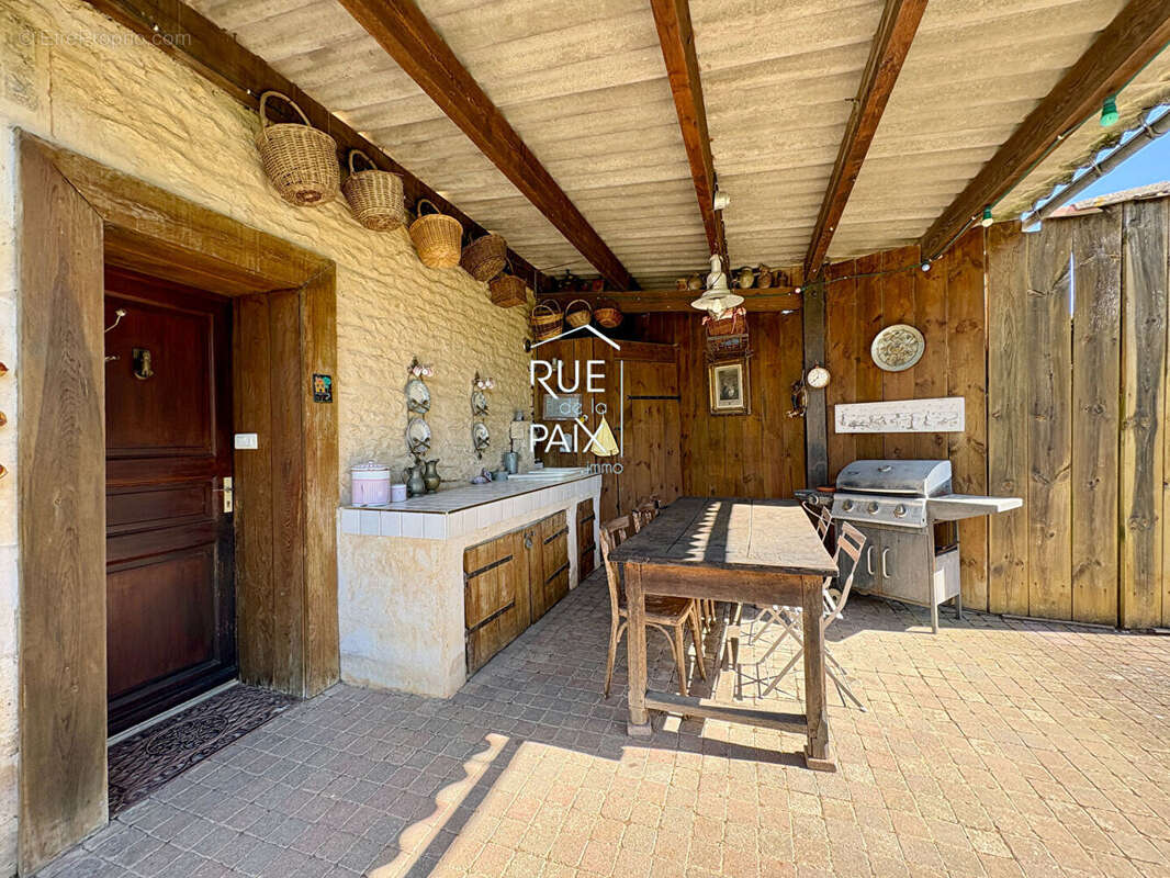 Maison à VENDEUVRE-DU-POITOU