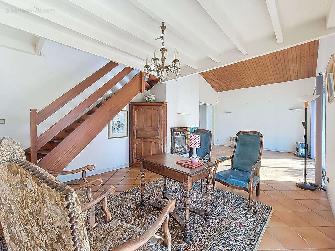 Maison à PAREMPUYRE