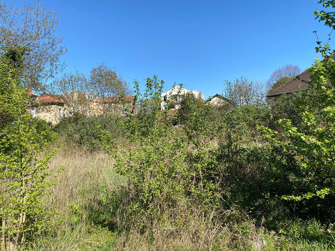 Terrain à NOISY-LE-SEC