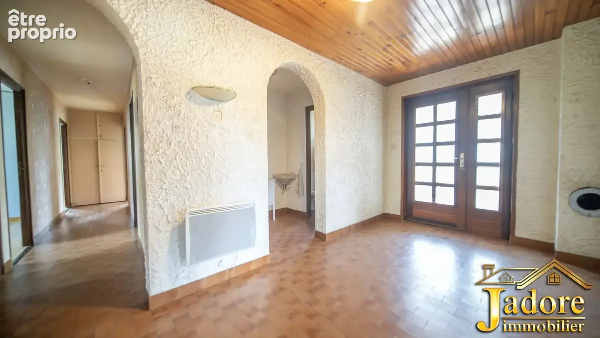 *** trop tard ** maison de village beau volume - photo 7