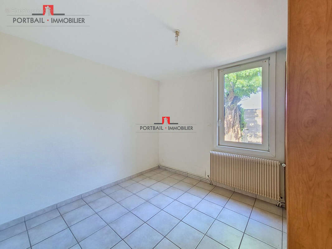 Maison 83 m² à Ambares-Et-Lagrave  - photo 4
