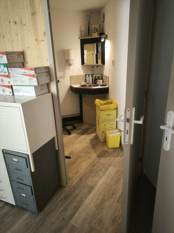 Commerce à MONTAREN-ET-SAINT-MEDIERS