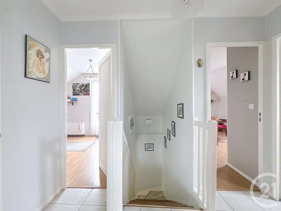 Maison à COMBS-LA-VILLE