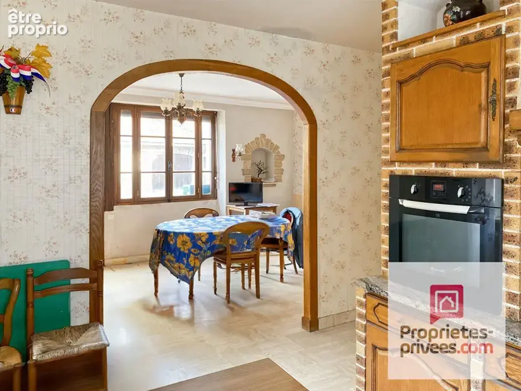 VIEUX-CHATEAU à vendre deux maisons à rénover avec grand terrain et double cour , et dépendances - photo 3