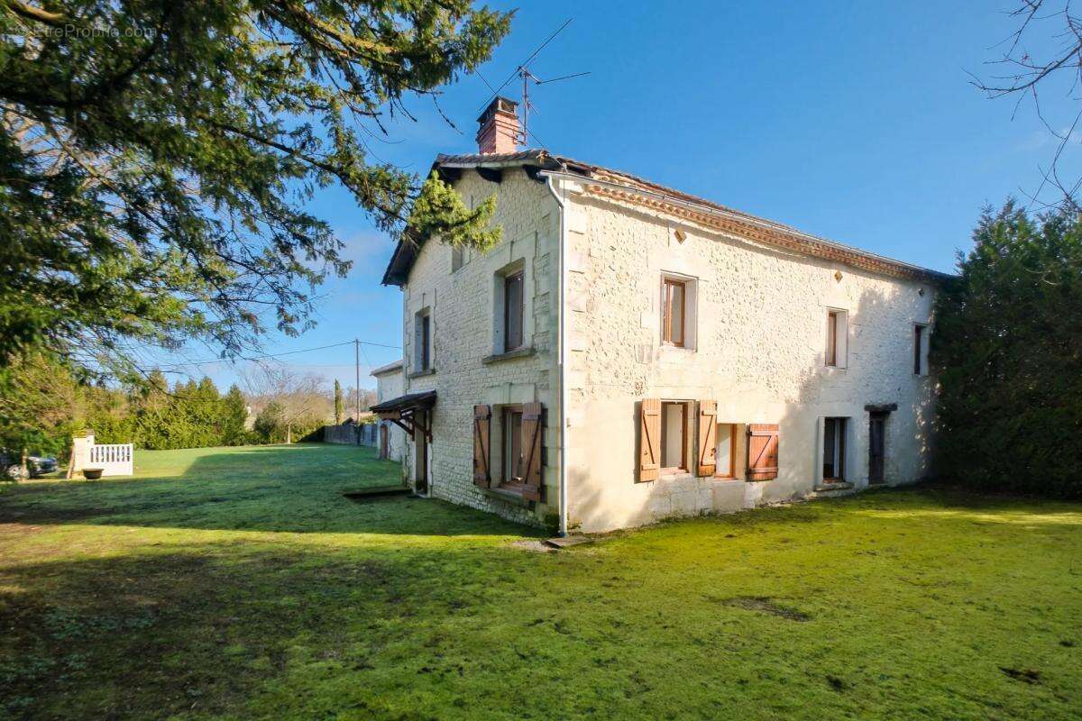 Maison à GRAND-BRASSAC