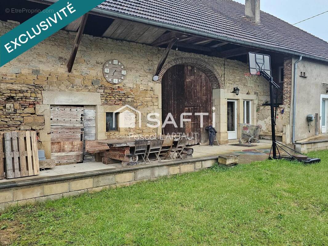 Maison 174 m² à Augerans  - photo 1