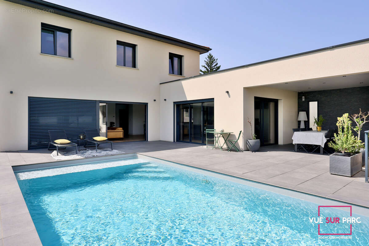 Maison à LA TOUR-DE-SALVAGNY