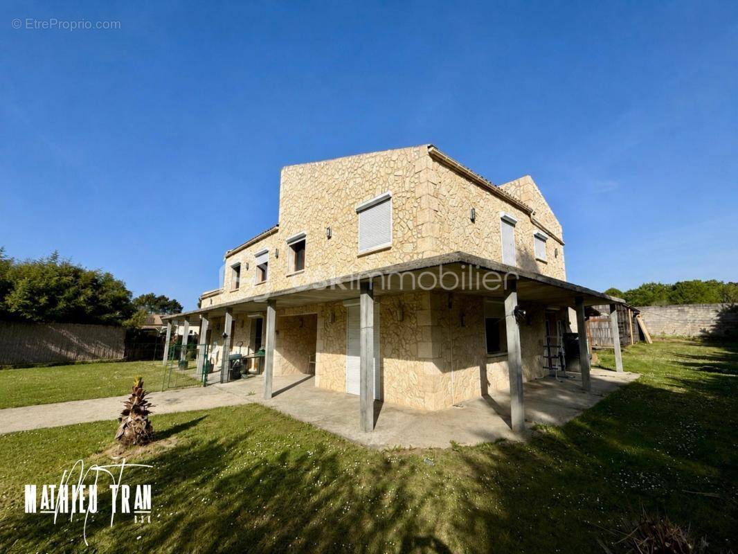 Maison à LA ROCHE-CHALAIS