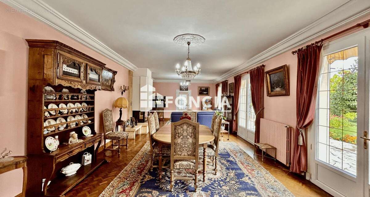 Maison à NIEUIL-L'ESPOIR