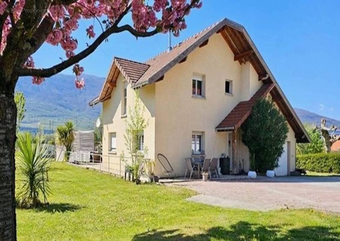 Maison à SERRIERES-EN-CHAUTAGNE