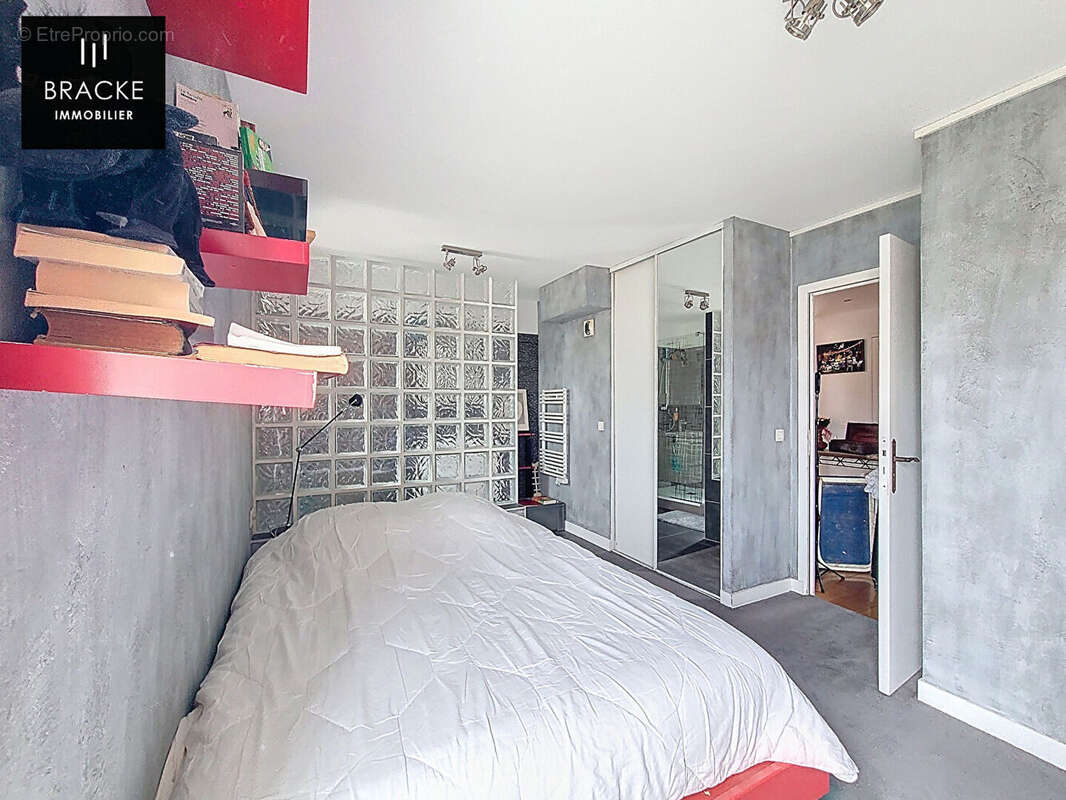 Appartement à COURBEVOIE