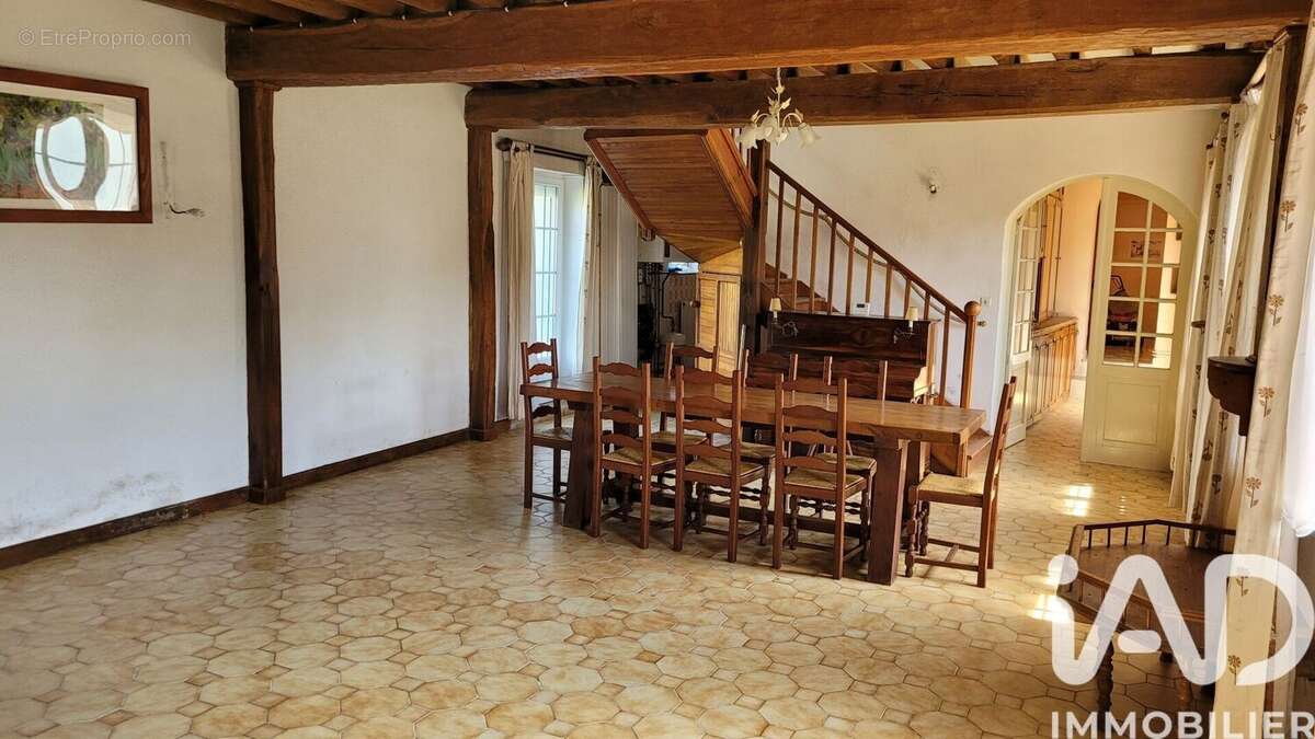 Maison 137 m² à Fontaine-La-Gaillarde  - photo 5