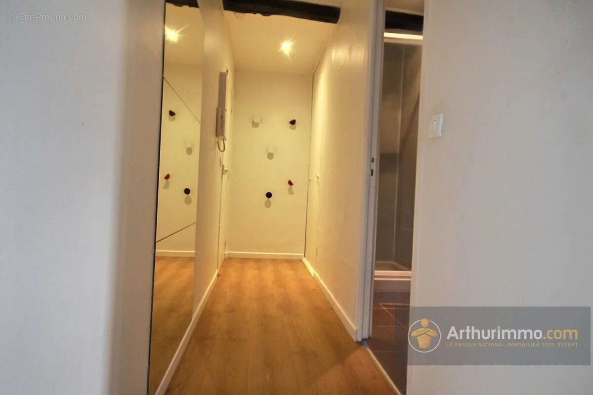 Appartement à CHARENTON-LE-PONT