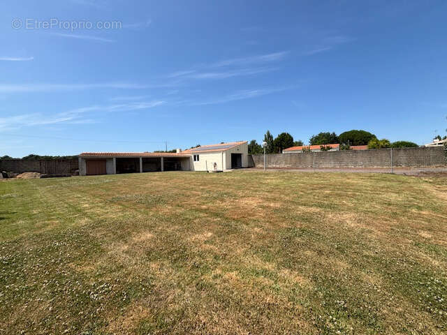 Terrain à TALMONT-SAINT-HILAIRE