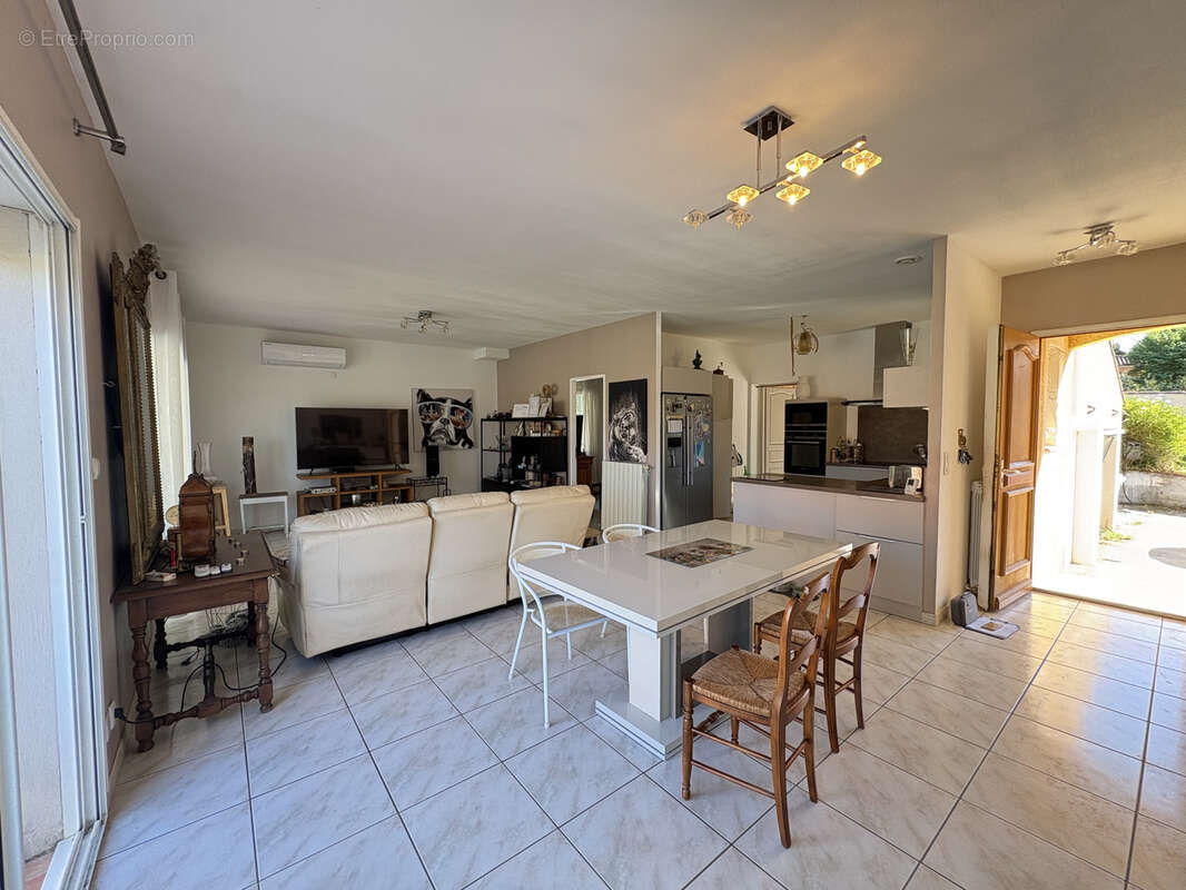Maison plain pied 130m2 + double garage et piscine - UCHAUD - - photo 4