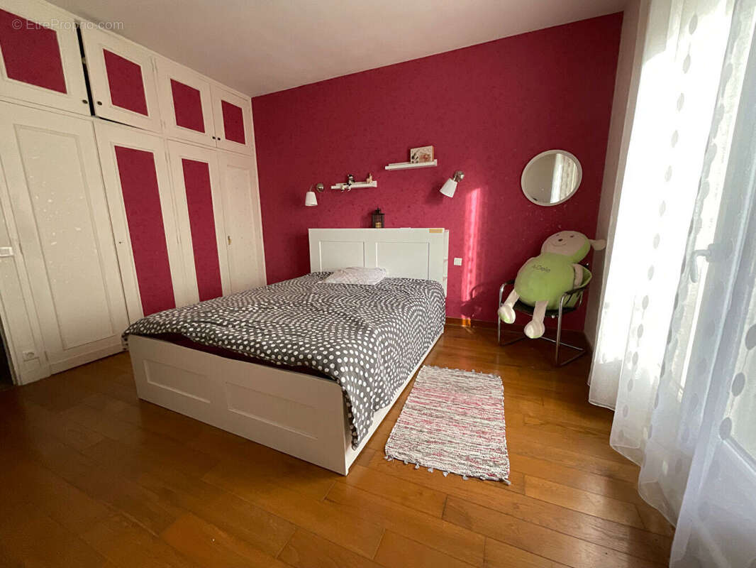 Maison à CHANTELOUP-LES-VIGNES