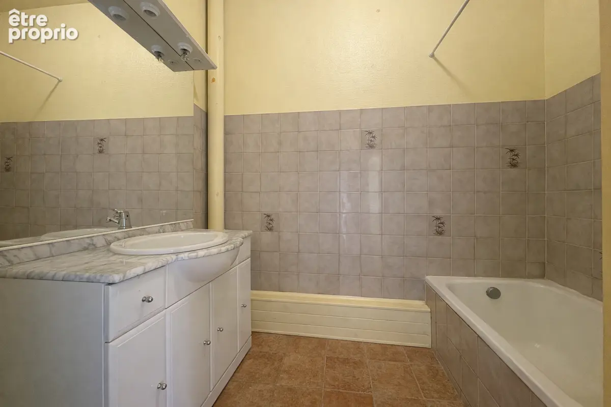 Royan Appartement à rafraîchir, dernier étage avec balcon et pièce annexe - photo 6