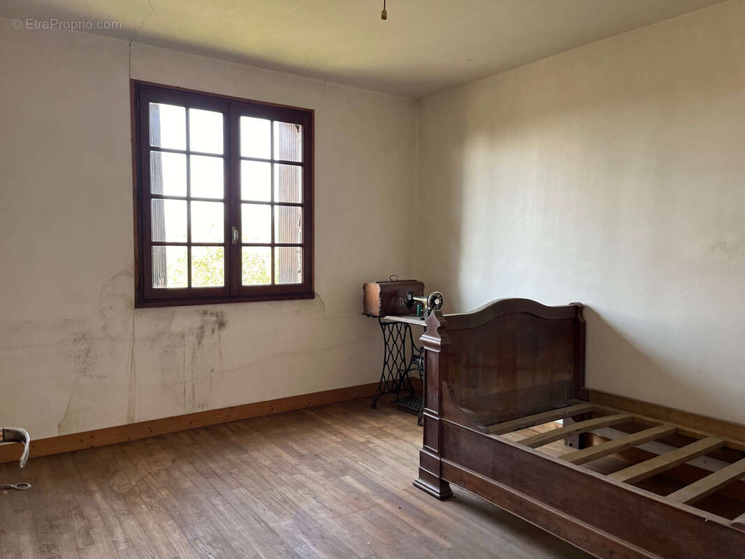 Maison à SAINT-PRIEST-LES-FOUGERES