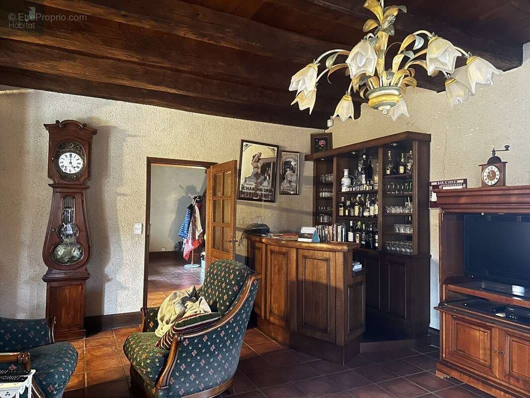 Maison à SAINT-ETIENNE-DE-MAURS