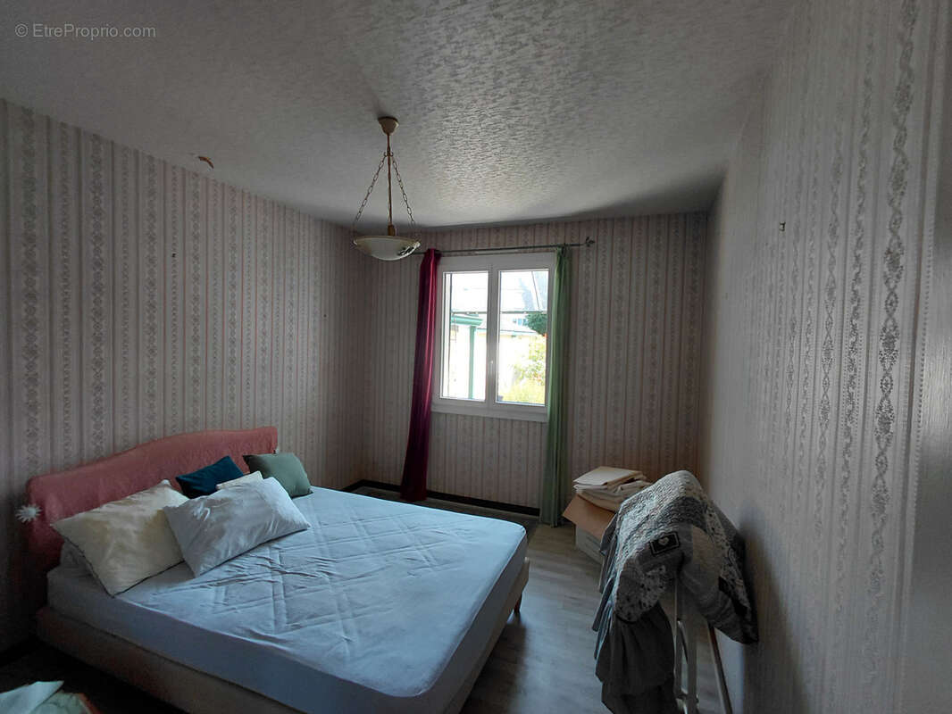 En exclusivité ! Maison de plain-pied avec garage et jardin sur La Flèche... - photo 8