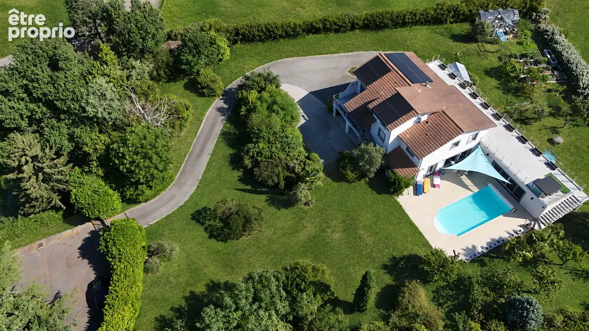 Maison  304m²  sur parcelle de 3304m² situee a st clair 07430 - photo 2