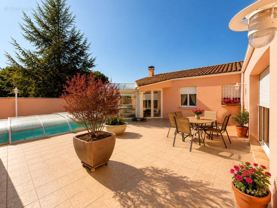 Maison à MARENNES