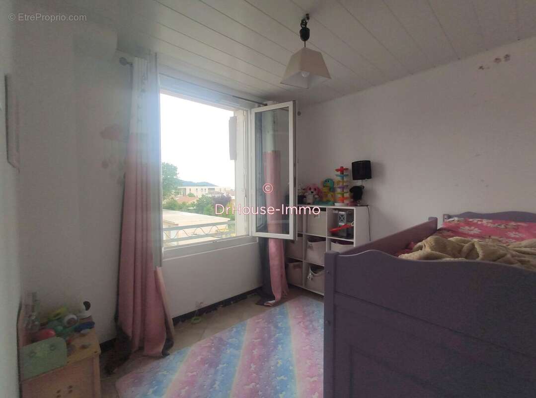 Appartement à PEYROLLES-EN-PROVENCE