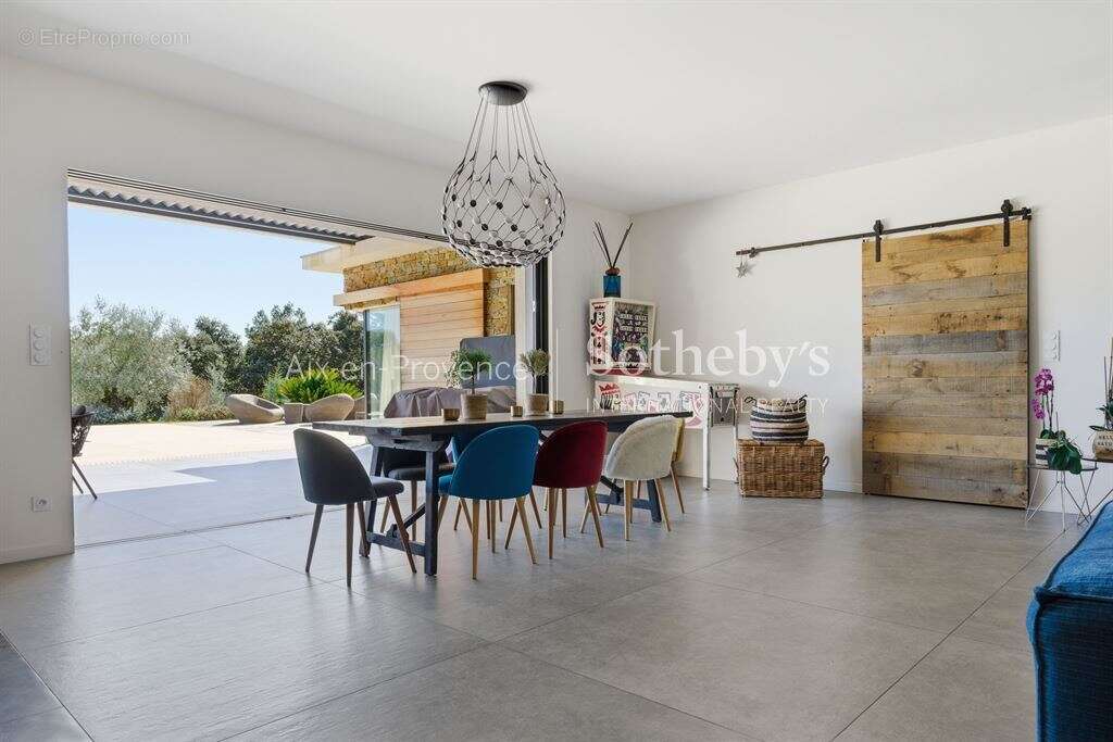 Propriété contemporaine avec vue sur la Sainte-Victoire - photo 9