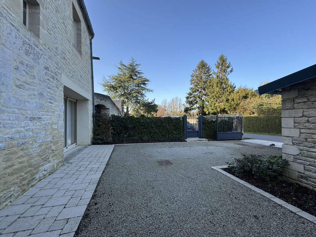 Maison à FONTAINE-HENRY