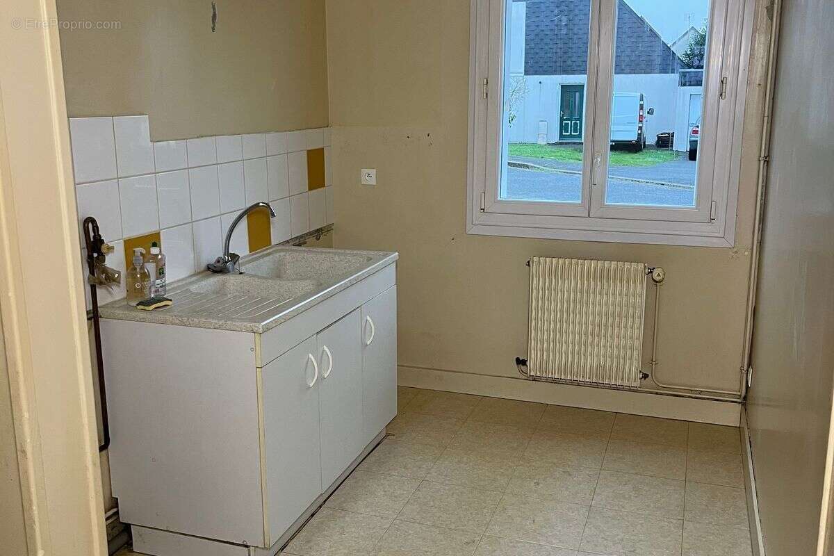 Maison à NOUANS-LES-FONTAINES