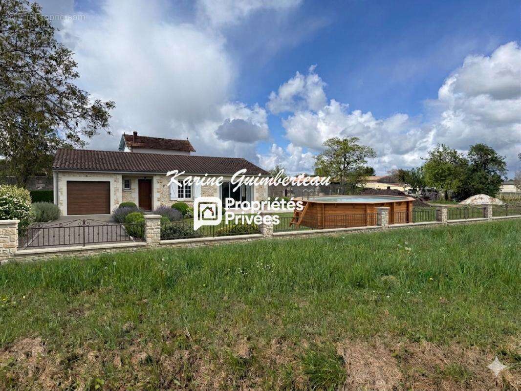 Terrain constructible 1077 m2 - Lussac - photo 2
