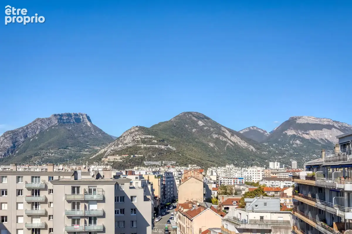Ferrié / Stalingrad : superbe T2 traversant en dernier étage avec balcons et vues panoramiques - photo 11